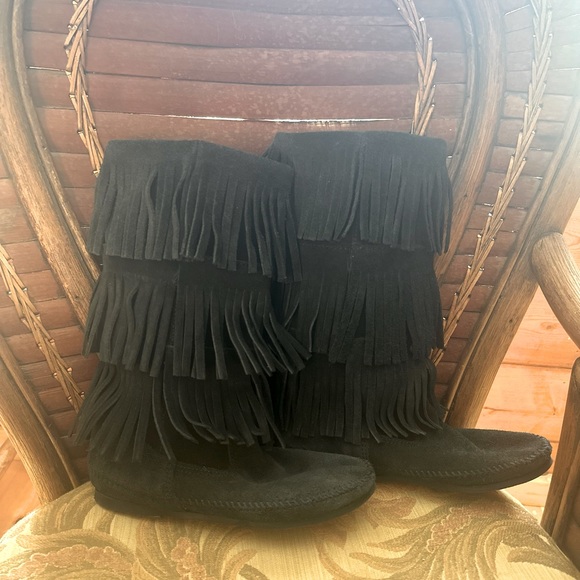 Minnetonka 3 layer fringe boot - Picture 1 of 2